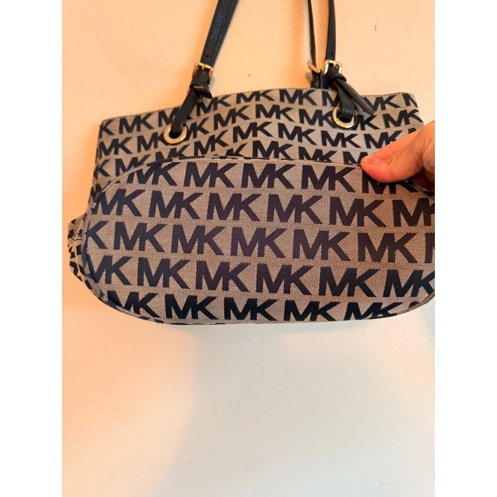 Michael Kors Women Tote Large Navy Canvas Voyager Monogram Shoulder Bag